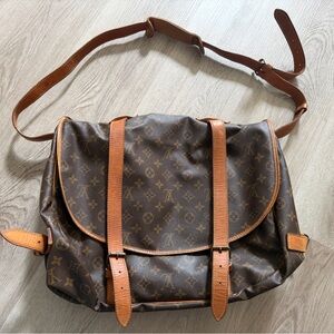 Louis Vuitton Monogram Saumur 43 Canvas Messenger Bag with Tan Leather Trim